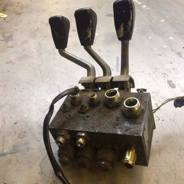 Hydraulic Control valve for Jungheinrich EFG DG 12.5/15B - Hydraulic valve for Material handling equipment: picture 1 Hydraulic Control valve for Jungheinrich EFG DG 12.5/15B - Hydraulic valve for Material handling equipment: picture 1