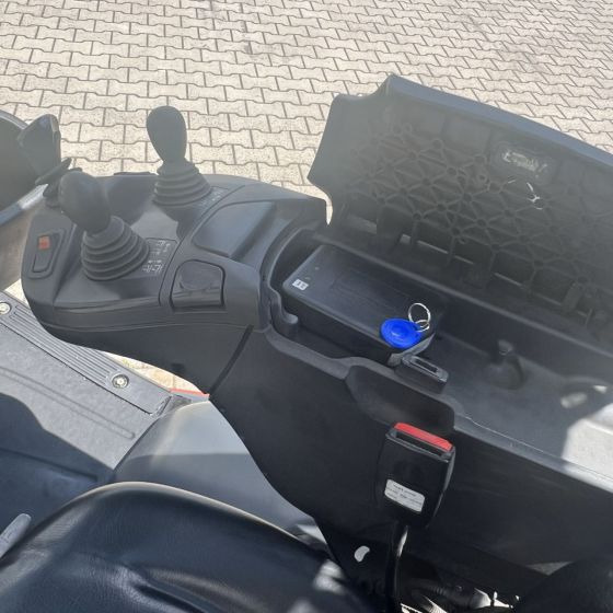 LPG forklift Linde H18T (391-02) EVO: picture 6