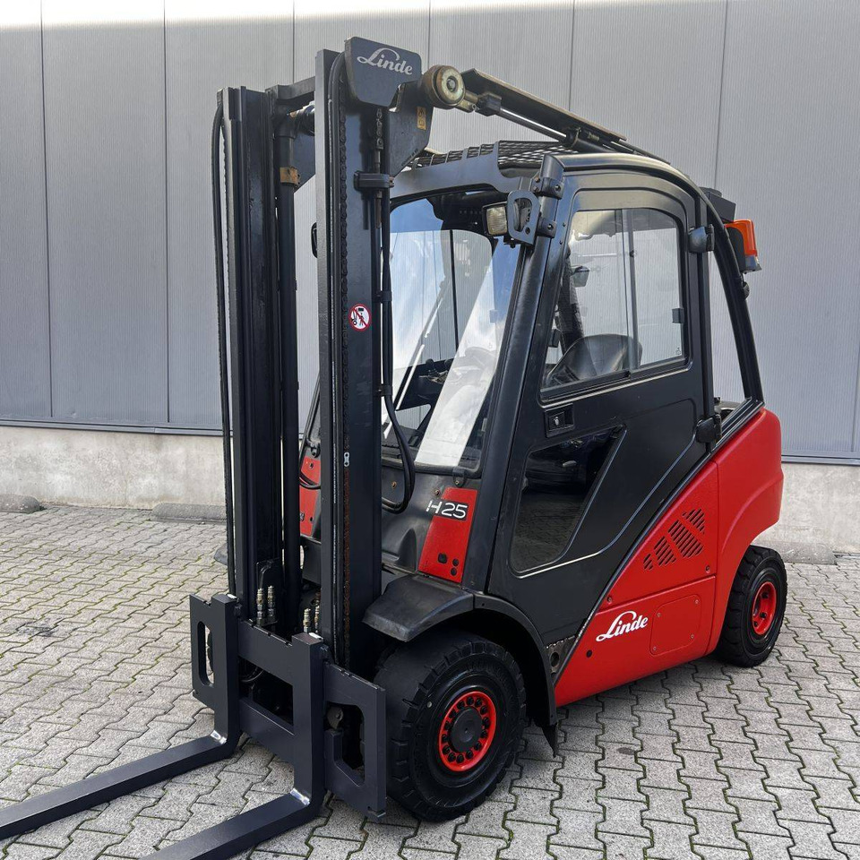 Linde H25D (392) - Diesel forklift: picture 1 Linde H25D (392) - Diesel forklift: picture 1