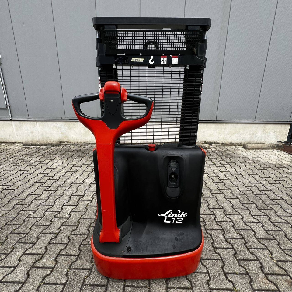 Linde L12 (1172) - Stacker: picture 3 Linde L12 (1172) - Stacker: picture 3