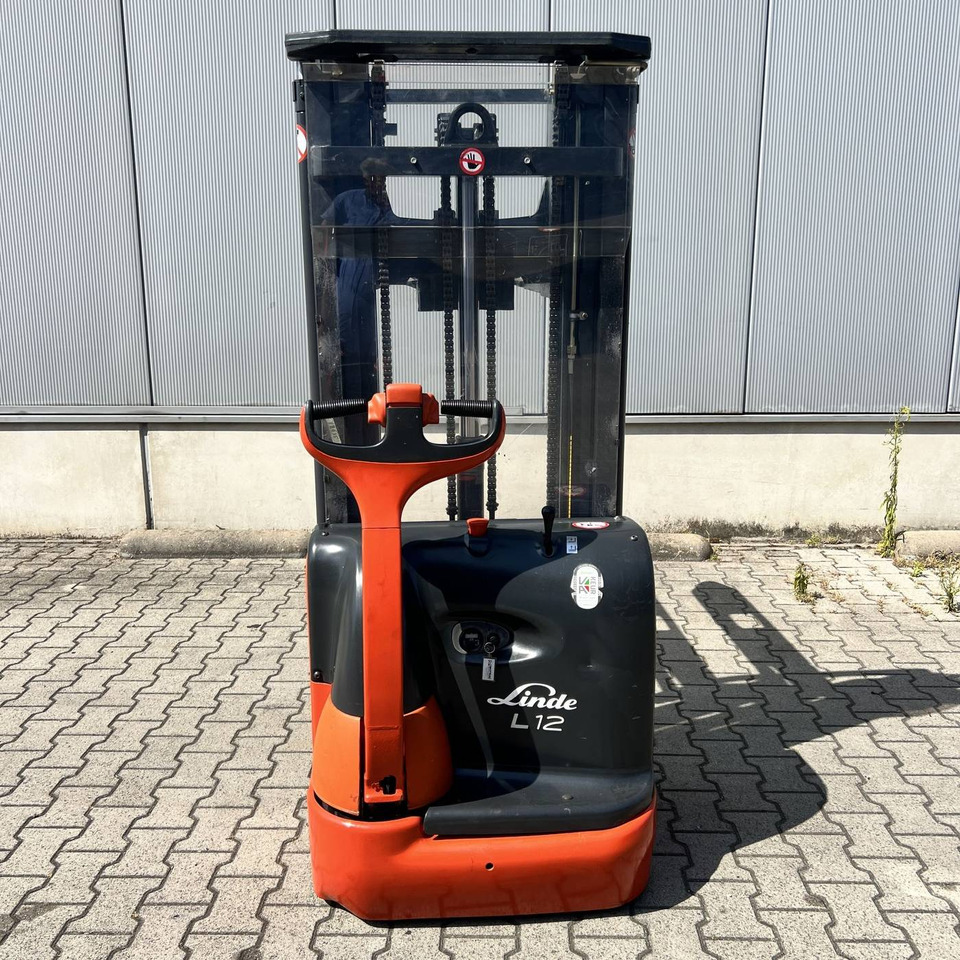 Linde L12 (379) - Stacker: picture 2 Linde L12 (379) - Stacker: picture 2