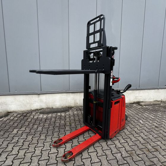Linde L12AP (133) - Stacker: picture 3 Linde L12AP (133) - Stacker: picture 3