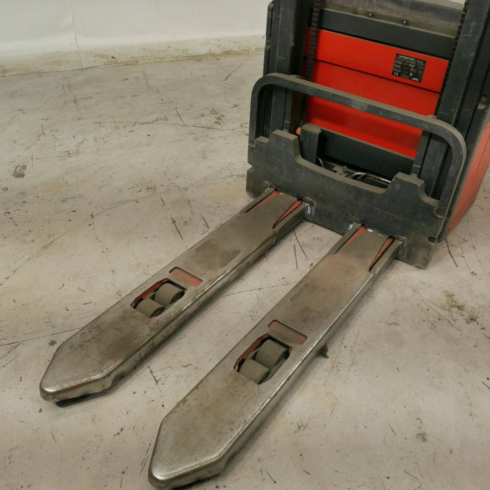 Linde L14AP (372) - Stacker: picture 4 Linde L14AP (372) - Stacker: picture 4