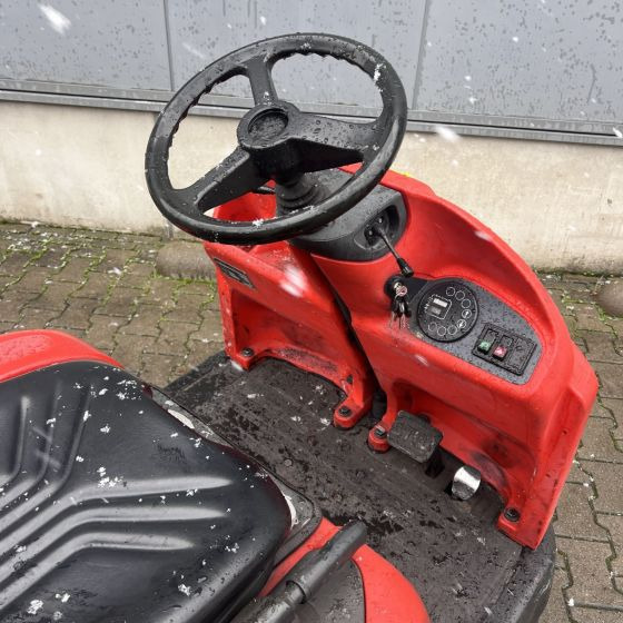 Linde P60Z (126) - Tow tractor: picture 3 Linde P60Z (126) - Tow tractor: picture 3
