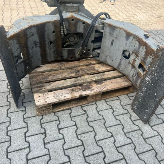 Paper roll clamp rotating - Clamp for Material handling equipment: picture 1 Paper roll clamp rotating - Clamp for Material handling equipment: picture 1