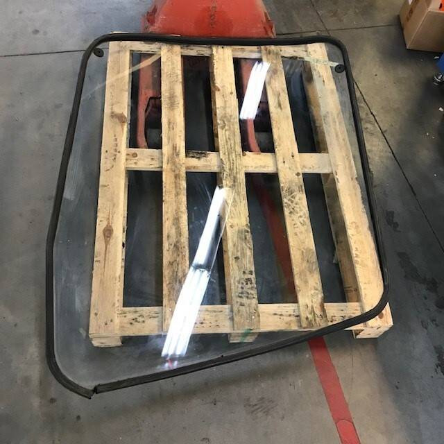 Windscreen for Linde R16X Series 116 - Window and parts for Material handling equipment: picture 1 Windscreen for Linde R16X Series 116 - Window and parts for Material handling equipment: picture 1