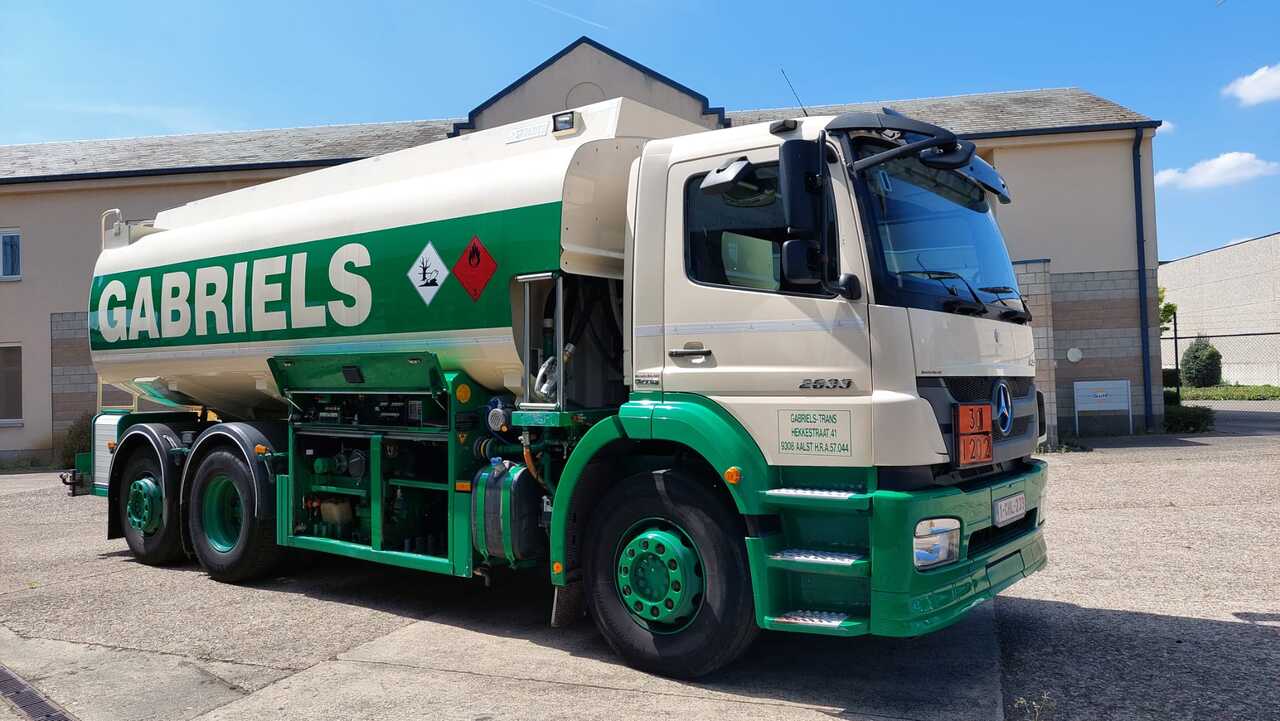 Tank truck MERCEDES AXOR: picture 8 Tank truck MERCEDES AXOR: picture 8