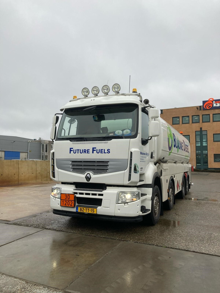 RENAULT Lander - Tank truck: picture 2 RENAULT Lander - Tank truck: picture 2