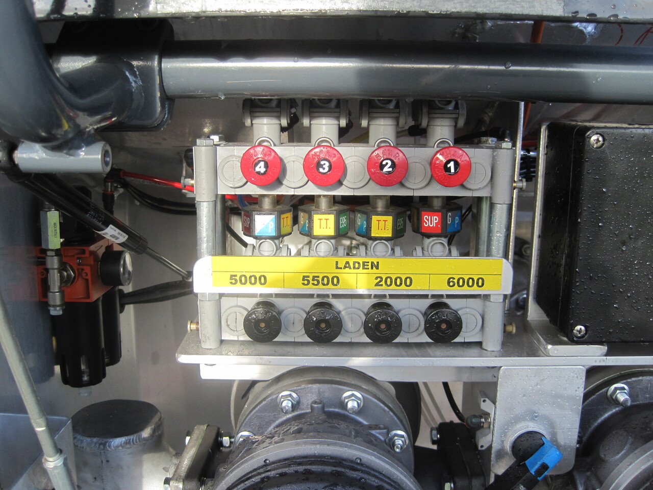 SCANIA G370 - Tank truck: picture 4 SCANIA G370 - Tank truck: picture 4