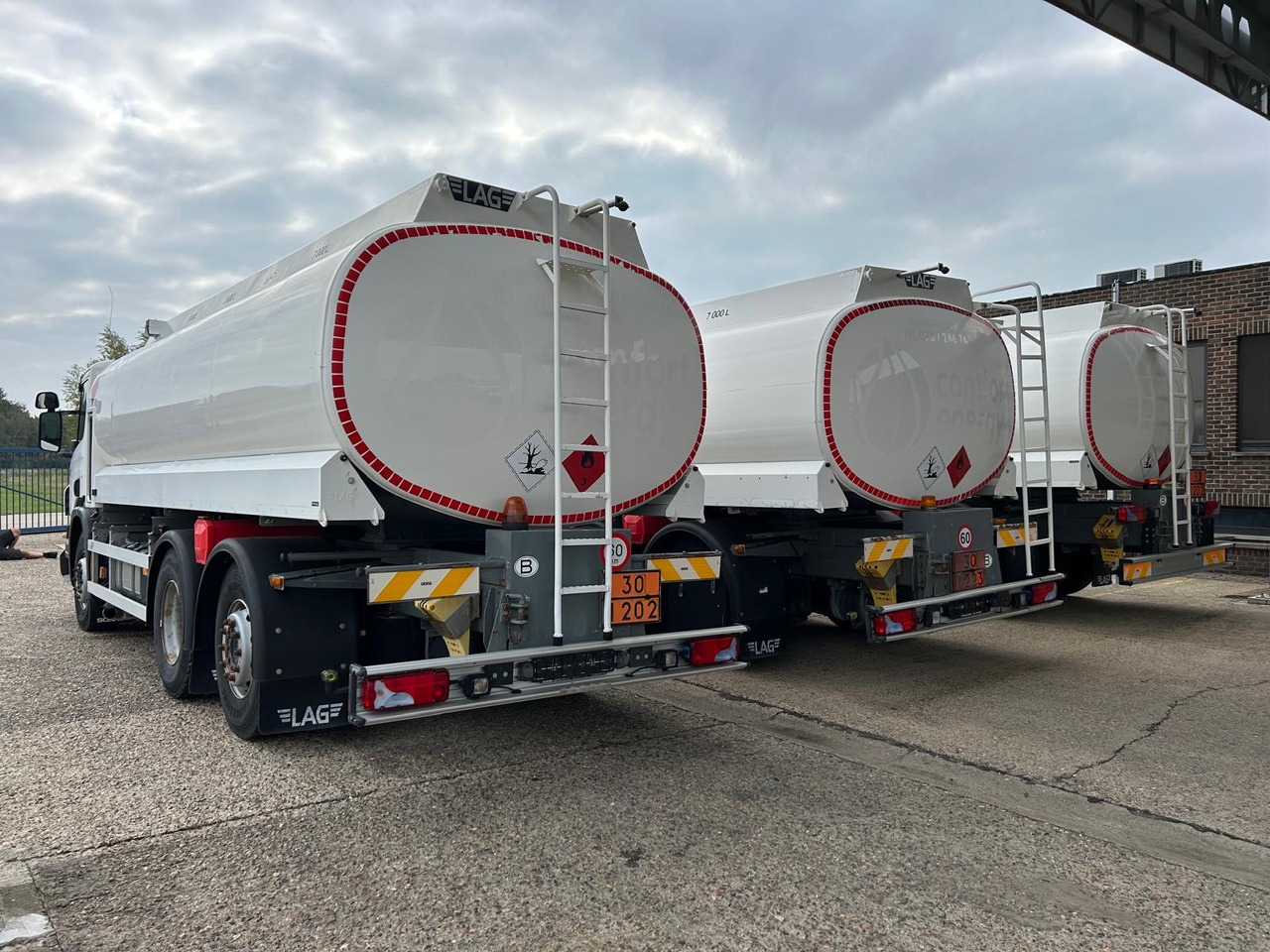 SCANIA P320/P360 (lot of 3) - Tank truck: picture 4 SCANIA P320/P360 (lot of 3) - Tank truck: picture 4