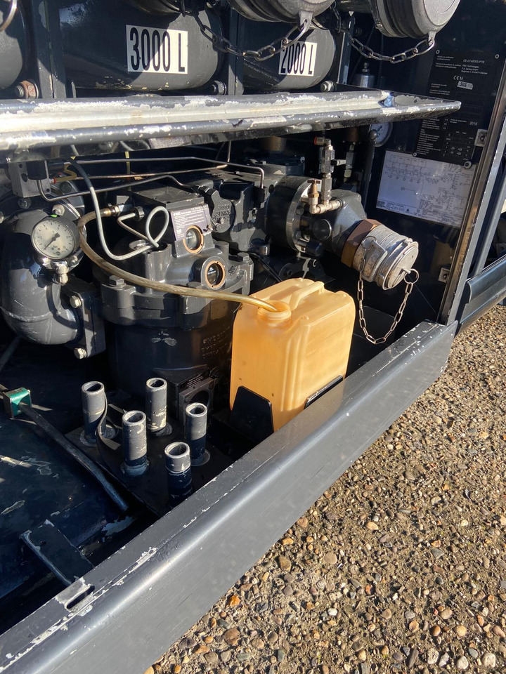 SCANIA P410 - Tank truck: picture 5 SCANIA P410 - Tank truck: picture 5