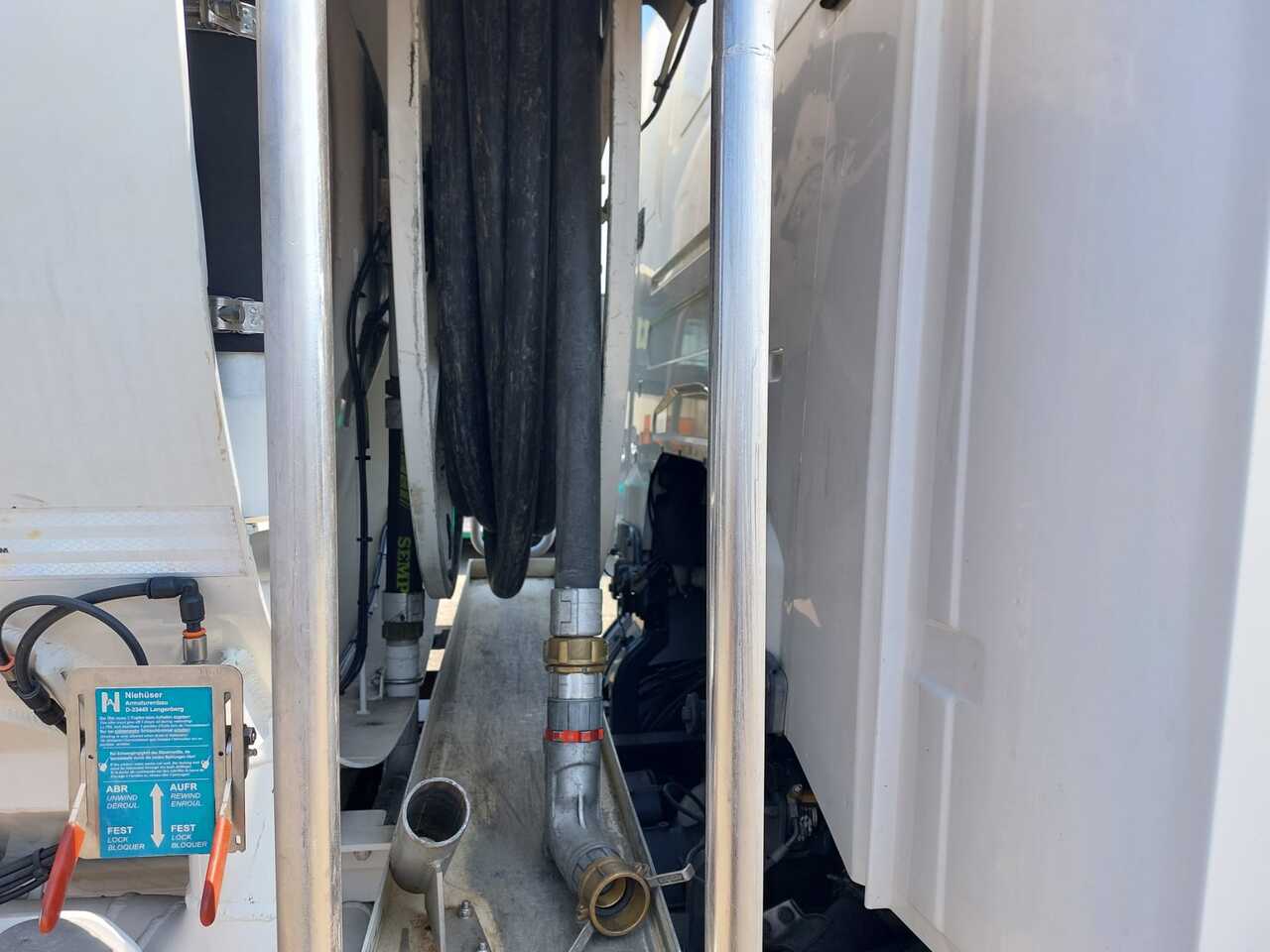 SCANIA PRT - Tank truck: picture 2 SCANIA PRT - Tank truck: picture 2