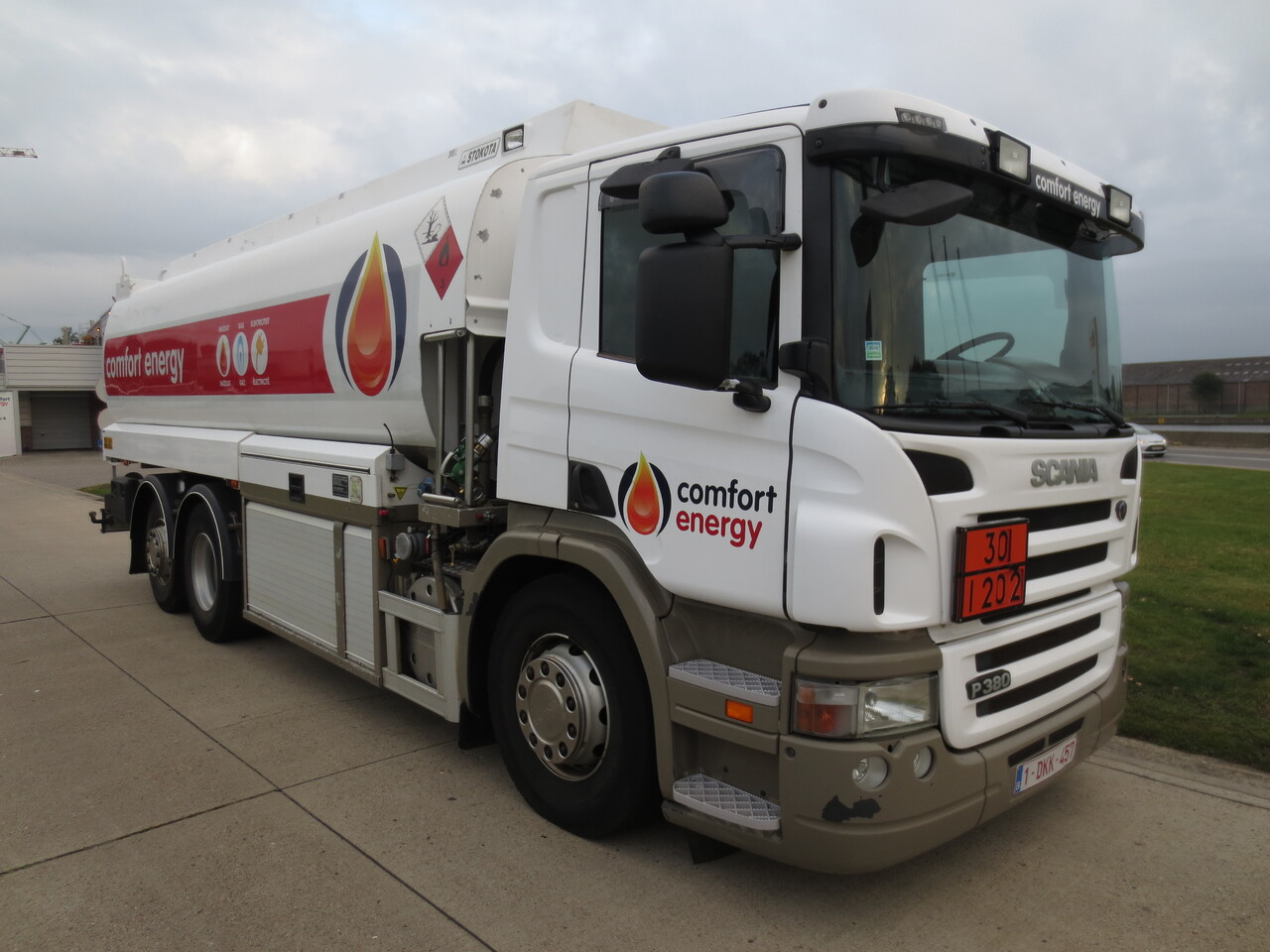 Tank truck Scania P380: picture 7