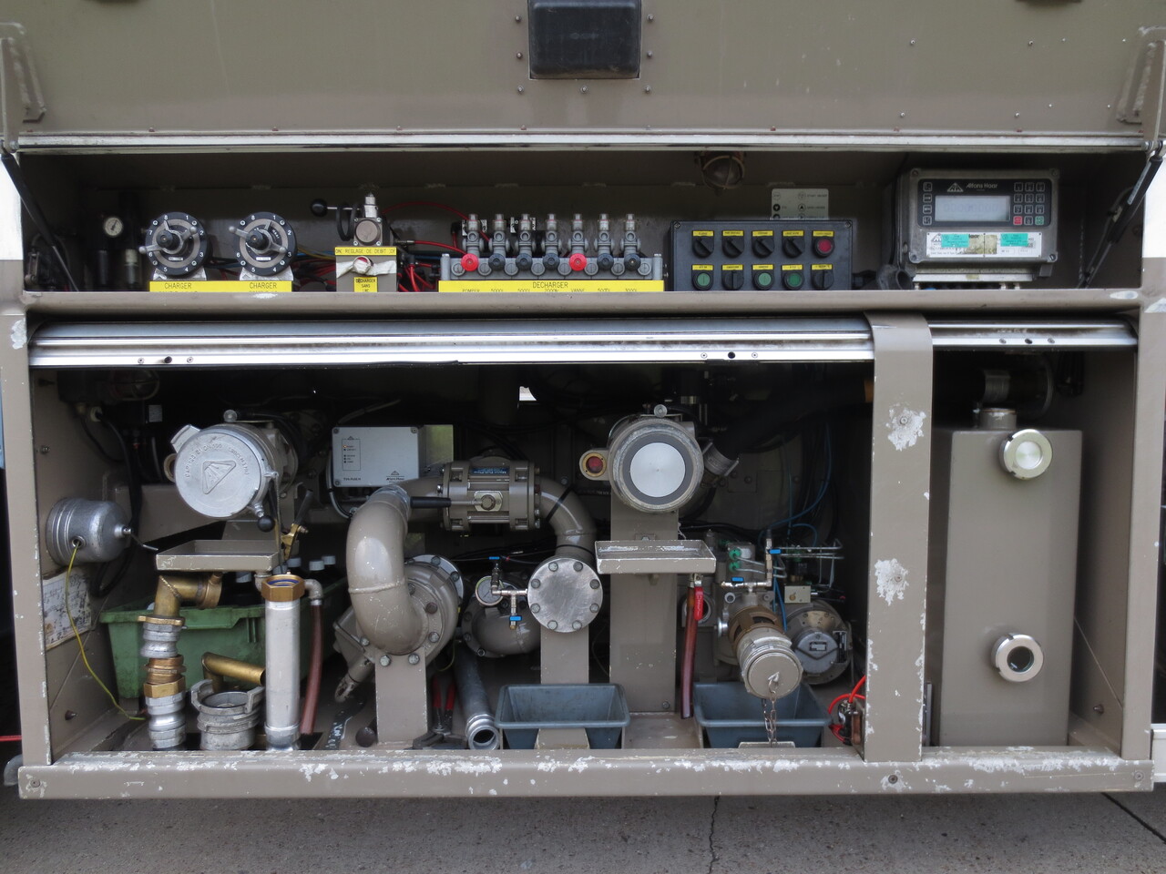Tank truck Scania P380: picture 13