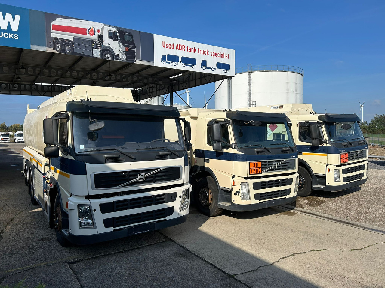 VOLVO FM (lot of 3) - Tank truck: picture 3 VOLVO FM (lot of 3) - Tank truck: picture 3