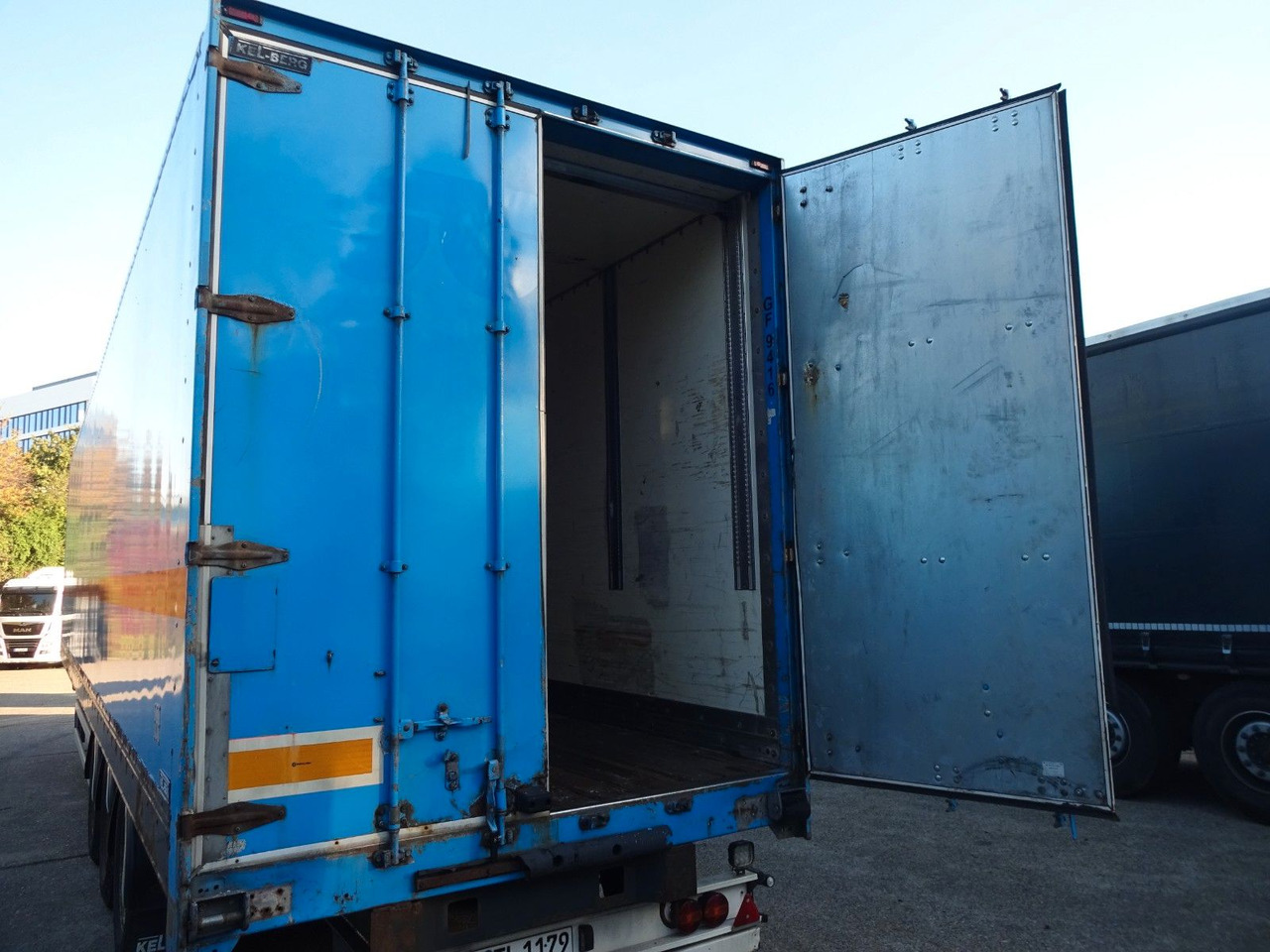 Closed box semi-trailer Kel-Berg 3 x Koffer, Doppelstock mit Balken: picture 8 Closed box semi-trailer Kel-Berg 3 x Koffer, Doppelstock mit Balken: picture 8