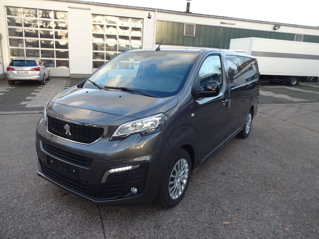 Peugeot Expert Kasten Lang, L3H1, 57 kW - Small van, Electric van: picture 3 Peugeot Expert Kasten Lang, L3H1, 57 kW - Small van, Electric van: picture 3