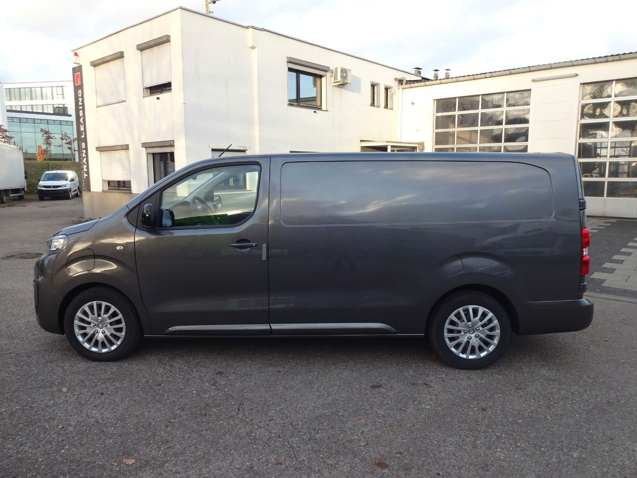 Peugeot Expert Kasten Lang, L3H1, 57 kW - Small van, Electric van: picture 4 Peugeot Expert Kasten Lang, L3H1, 57 kW - Small van, Electric van: picture 4