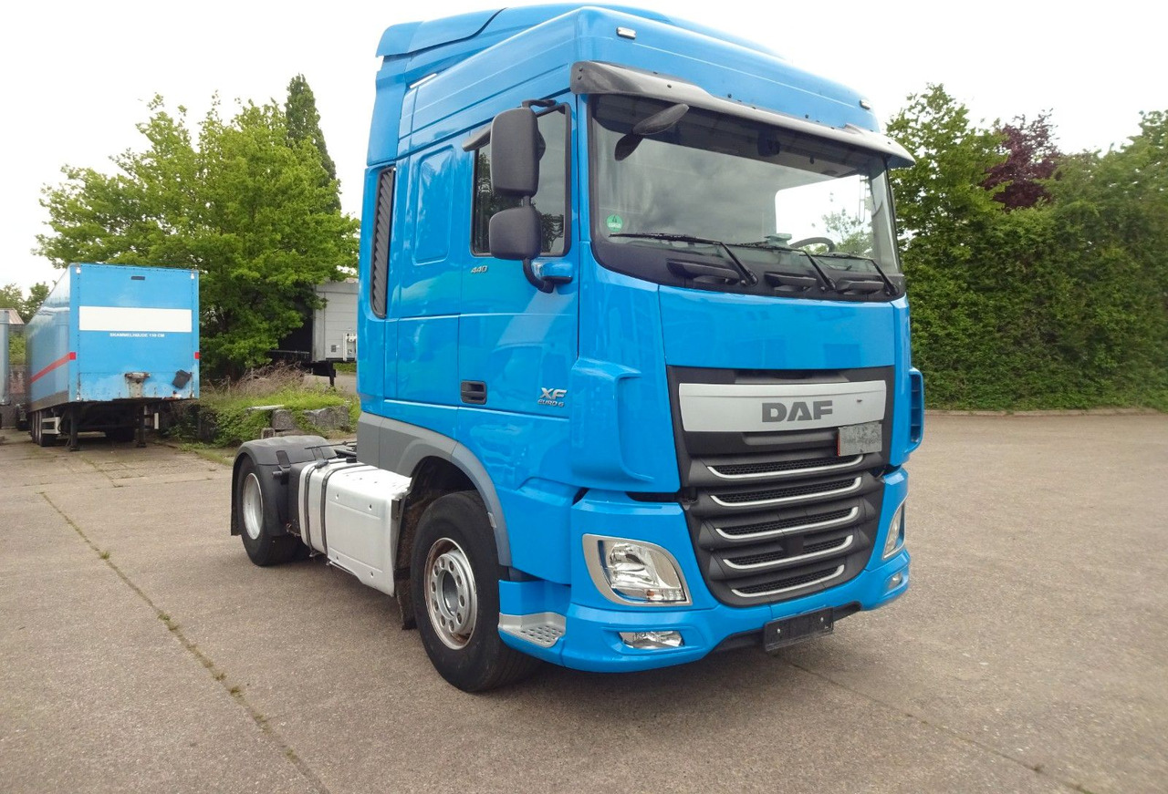 DAF XF 440, SC, Klima, 2 x Tank, Intarder, Standklim - Tractor unit: picture 4 DAF XF 440, SC, Klima, 2 x Tank, Intarder, Standklim - Tractor unit: picture 4