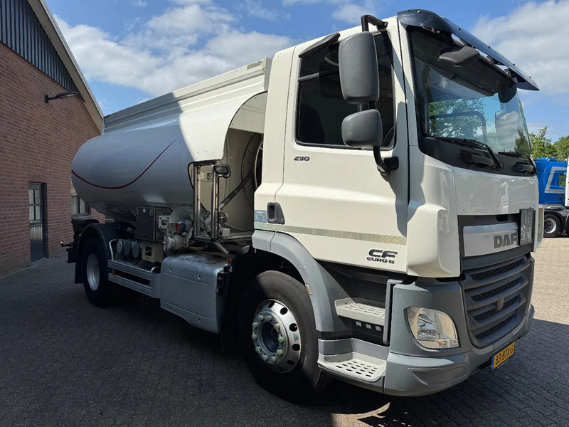 DAF CF 290 12.000 Fuel Diesel/Benzin Alle keuringen! Top conditie - Tank truck: picture 2 DAF CF 290 12.000 Fuel Diesel/Benzin Alle keuringen! Top conditie - Tank truck: picture 2