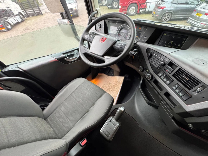 Volvo FH Dual clutch 2X tank Standairco 689.009KM! Alcoa - Tractor unit: picture 5 Volvo FH Dual clutch 2X tank Standairco 689.009KM! Alcoa - Tractor unit: picture 5
