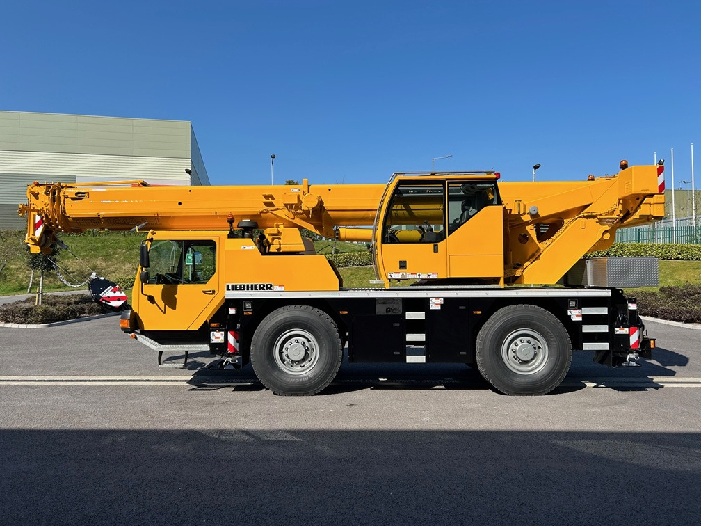 LIEBHERR LTM1040-2.1 - Excellent Condition - All terrain crane: picture 2 LIEBHERR LTM1040-2.1 - Excellent Condition - All terrain crane: picture 2