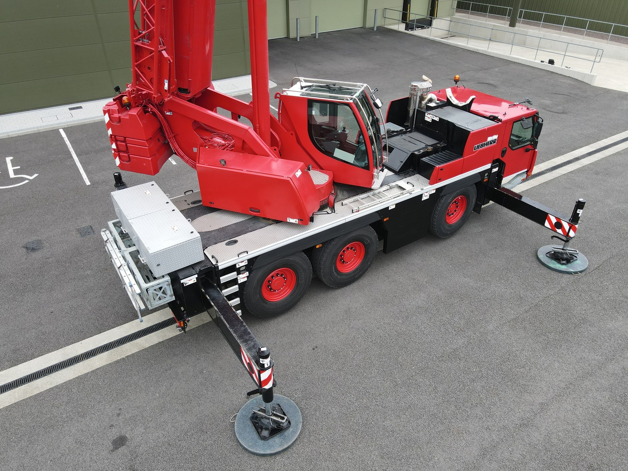 LIEBHERR LTM1060-3.1 - Like New Condition - All terrain crane: picture 4 LIEBHERR LTM1060-3.1 - Like New Condition - All terrain crane: picture 4
