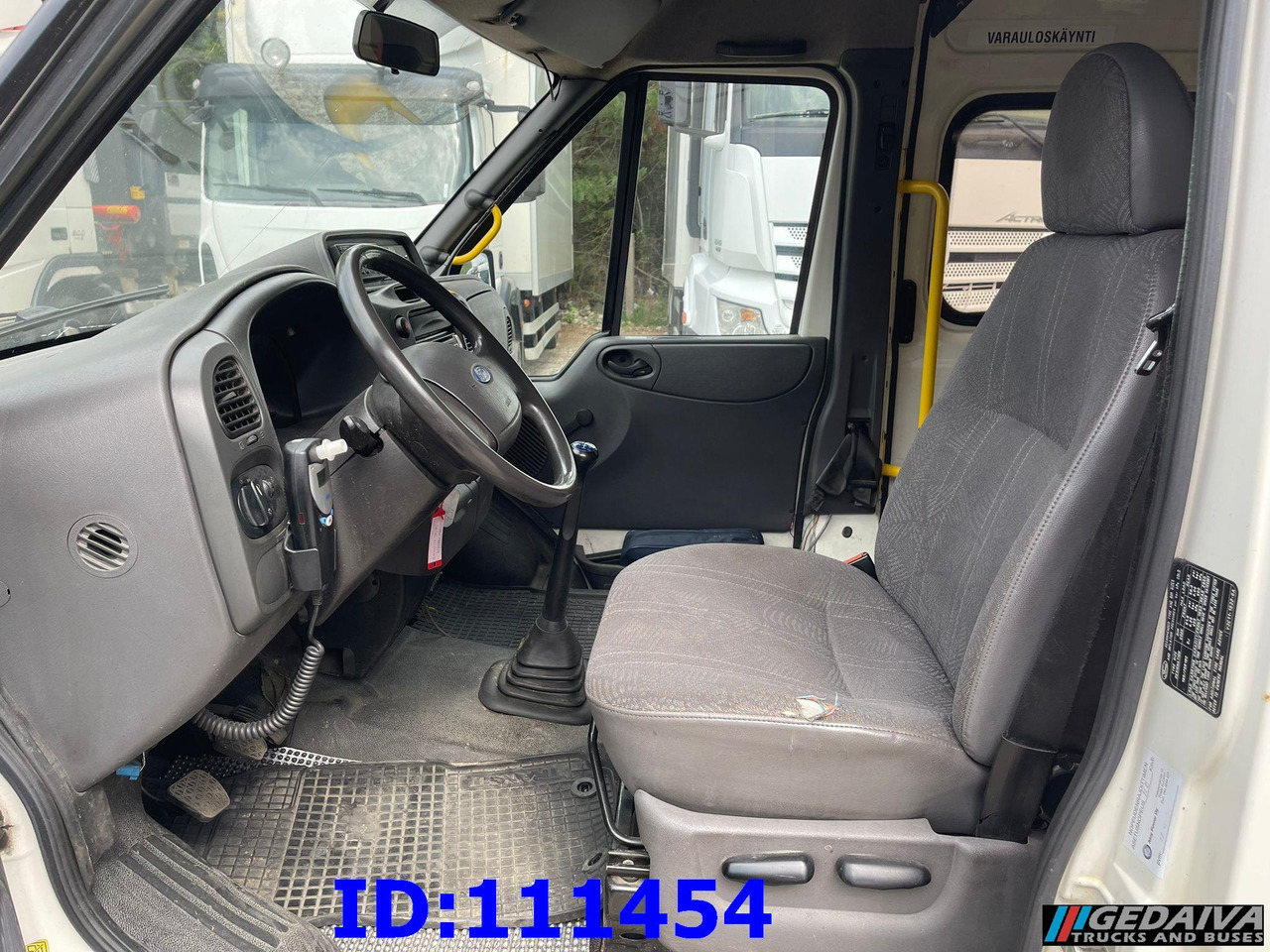 Coach FORD Transit Manual 17-seater: picture 6