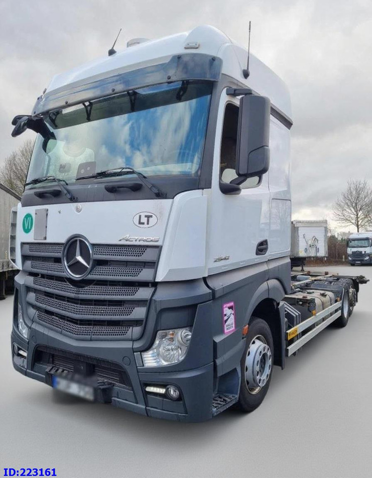 MERCEDES-BENZ Actros 2542 BDF 6x2 Euro6 - Cab chassis truck: picture 1 MERCEDES-BENZ Actros 2542 BDF 6x2 Euro6 - Cab chassis truck: picture 1
