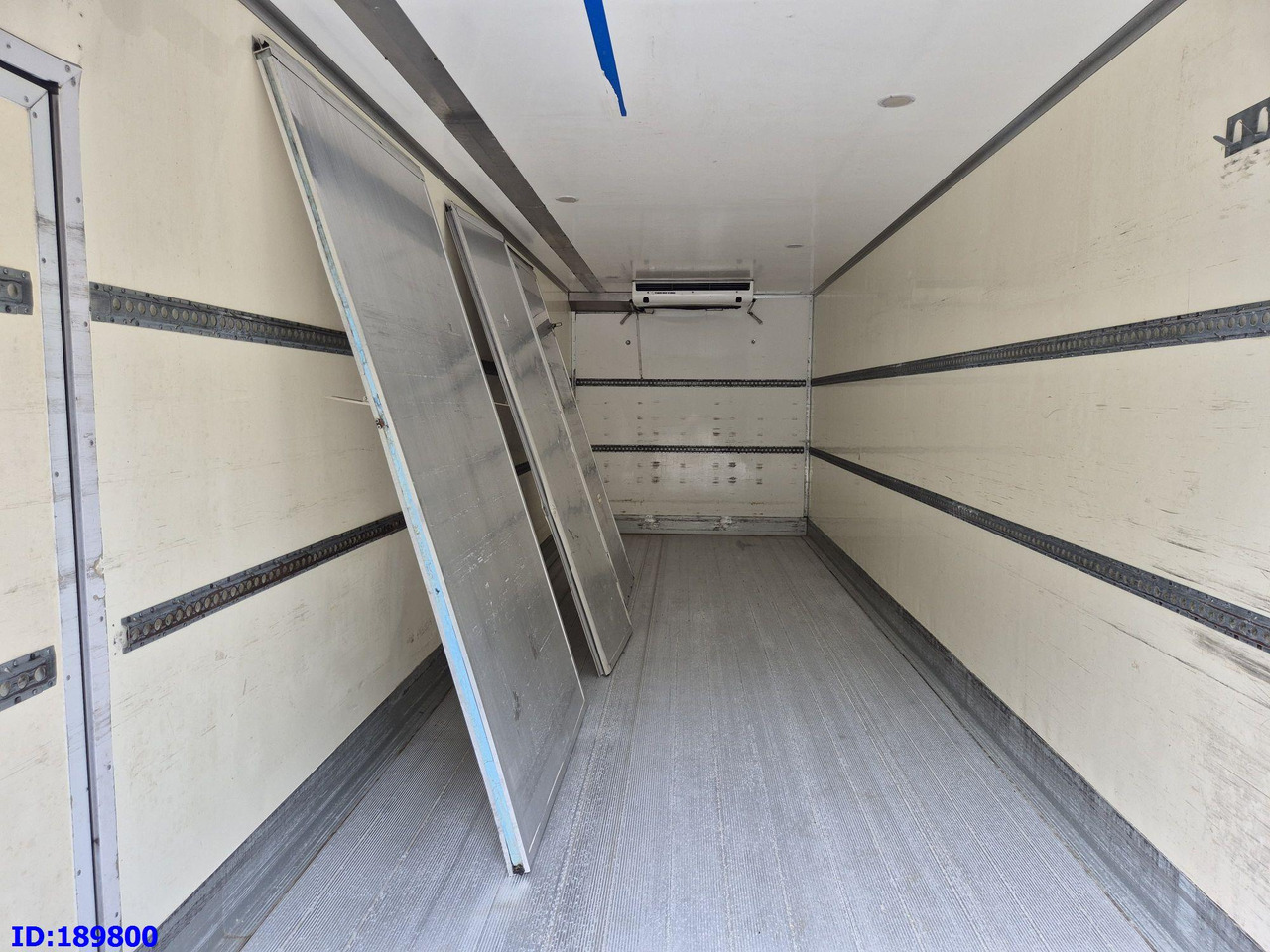 Refrigerator truck MERCEDES-BENZ Axor 1829 Euro5 Manual + Tail lift: picture 7