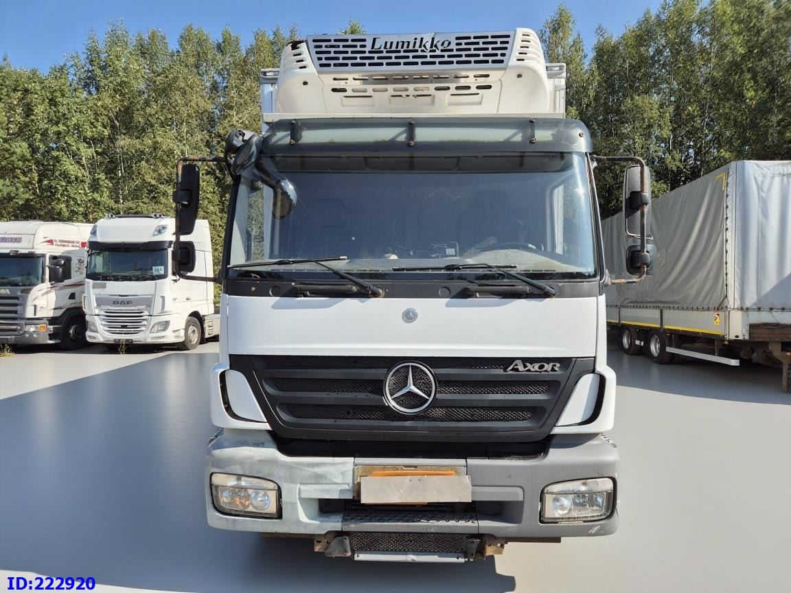 MERCEDES-BENZ Axor 1829 Manual + Tail lift - Refrigerator truck: picture 2 MERCEDES-BENZ Axor 1829 Manual + Tail lift - Refrigerator truck: picture 2