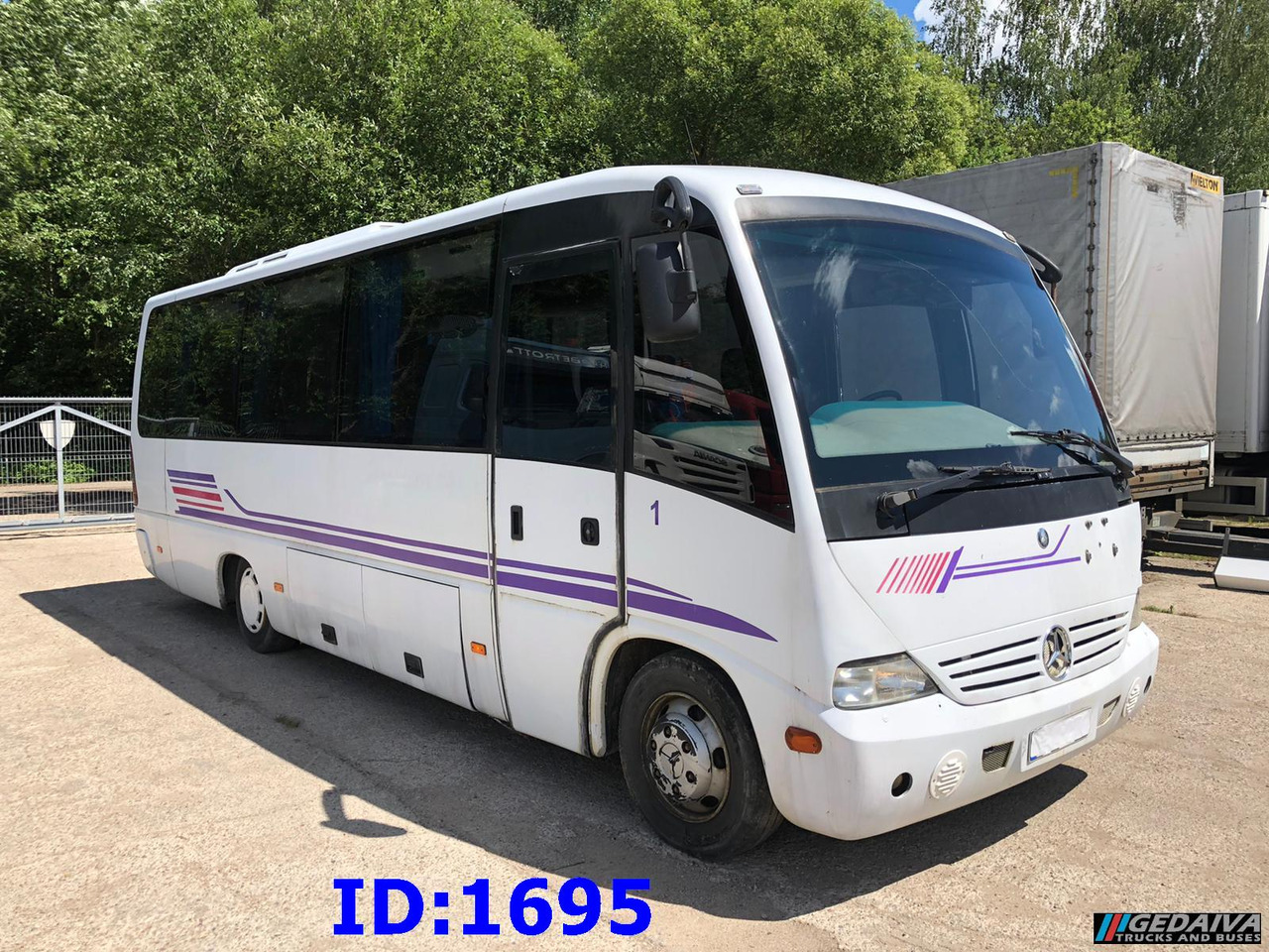 MERCEDES-BENZ Vario Medio 815 30-Seater - Coach: picture 1 MERCEDES-BENZ Vario Medio 815 30-Seater - Coach: picture 1