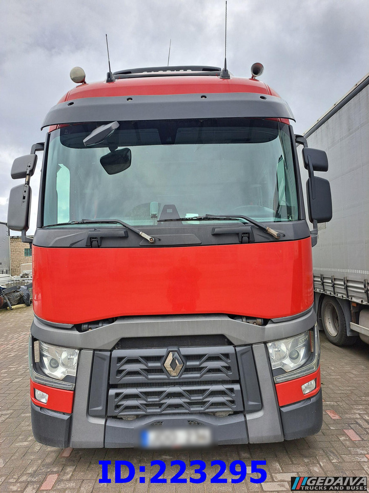 RENAULT T 6x2 Euro 6 Refrigerated + Carrier Supra - Refrigerator truck: picture 2 RENAULT T 6x2 Euro 6 Refrigerated + Carrier Supra - Refrigerator truck: picture 2