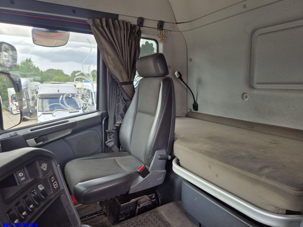 Cab chassis truck SCANIA R620 - 8x4 - Steering axle: picture 16