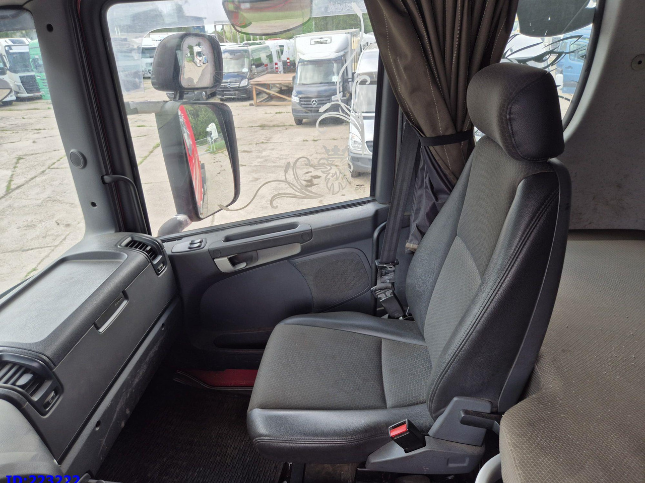 Cab chassis truck SCANIA R620 - 8x4 - Steering axle: picture 17