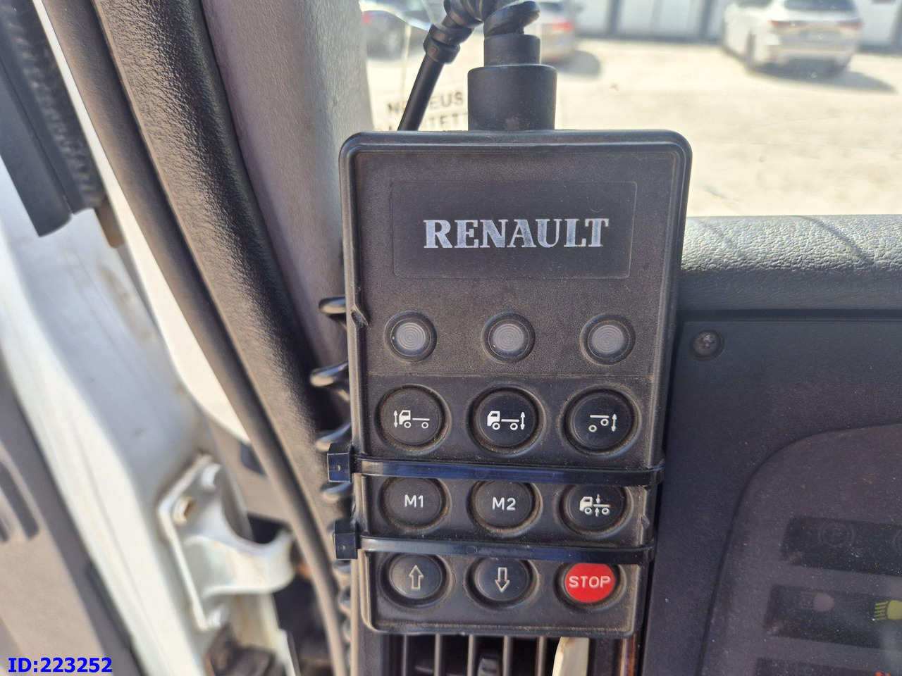 Tractor unit RENAULT Premium 420 6x2 Manual: picture 11