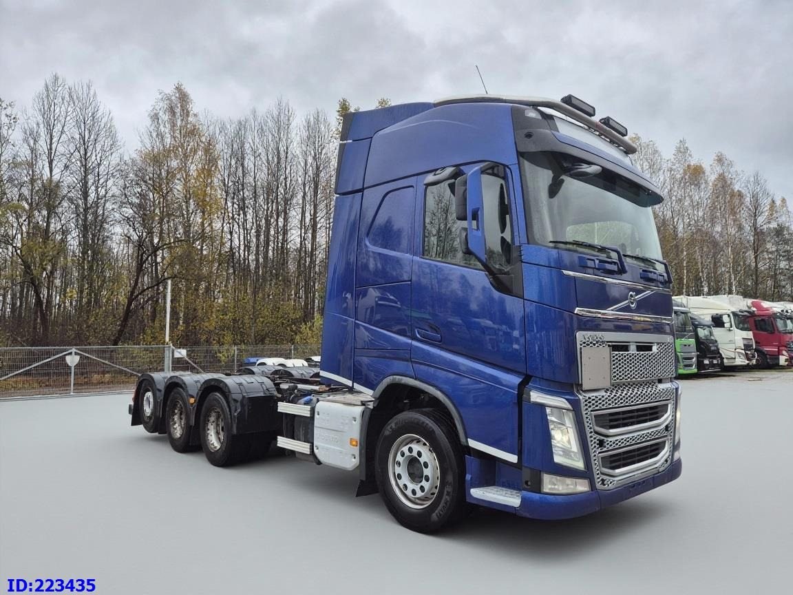 VOLVO FH13 540HP 8x4 (steering axle) - Cab chassis truck: picture 4 VOLVO FH13 540HP 8x4 (steering axle) - Cab chassis truck: picture 4