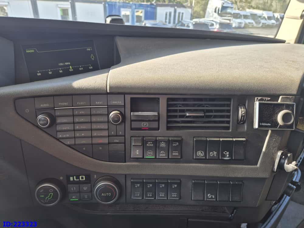 Box truck VOLVO FH16 750HP - 8x4 -Big Axles: picture 17 Box truck VOLVO FH16 750HP - 8x4 -Big Axles: picture 17