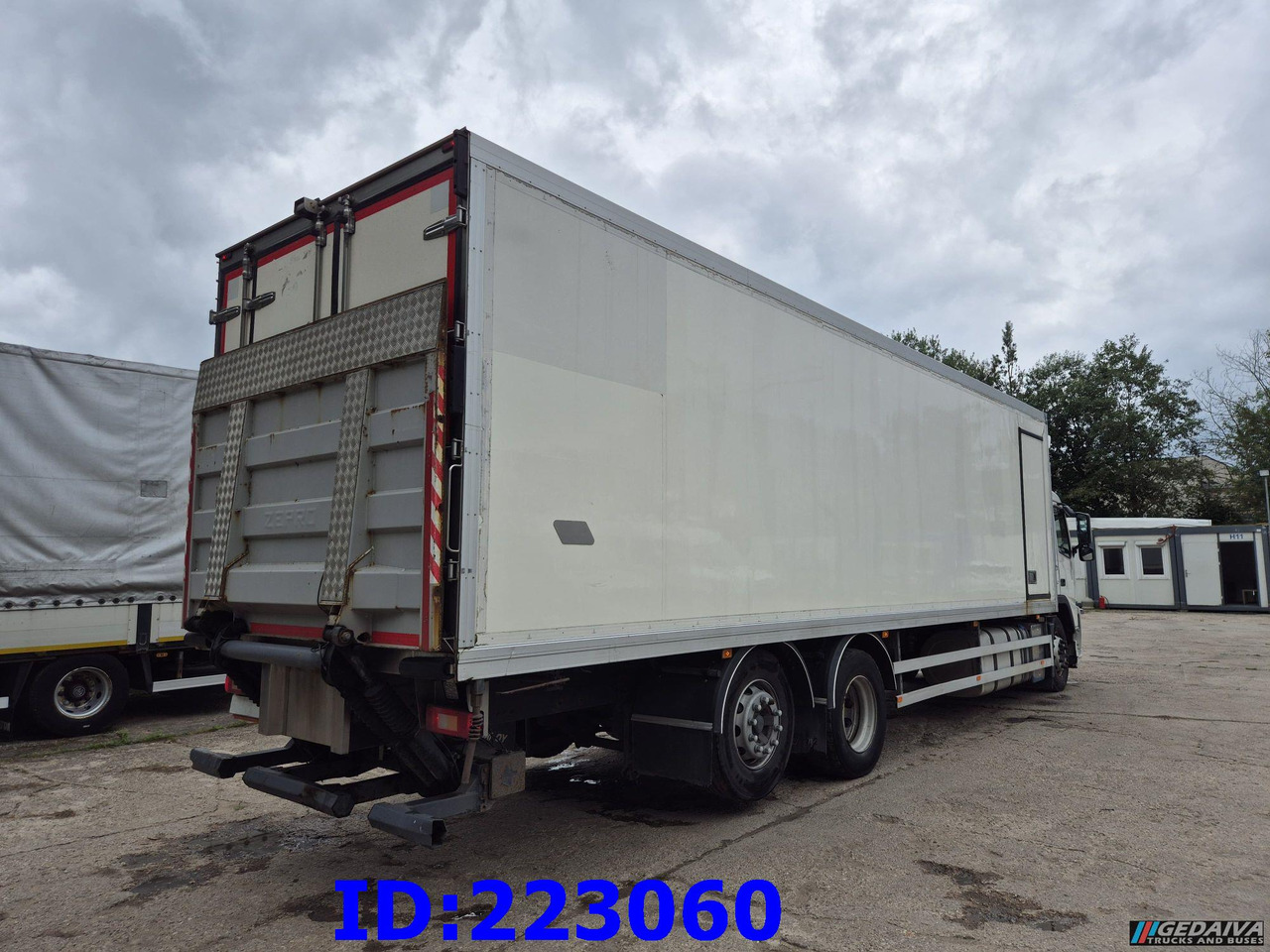 VOLVO FM 410HP - 6X2 - Euro5 -Steering axle - Refrigerator truck: picture 5 VOLVO FM 410HP - 6X2 - Euro5 -Steering axle - Refrigerator truck: picture 5