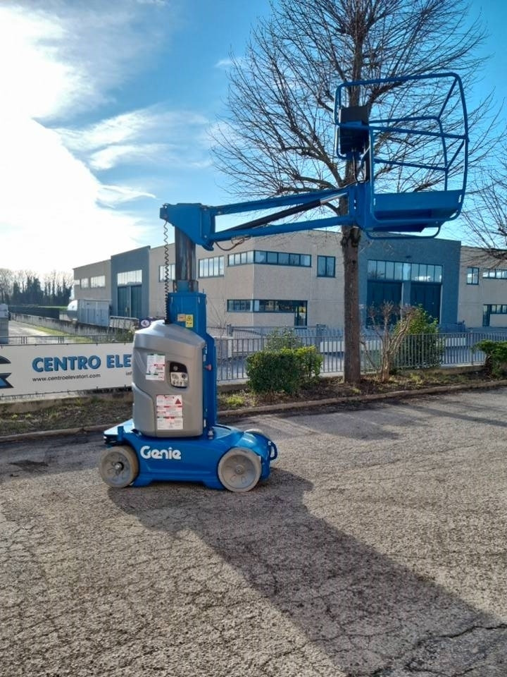 Vertical mast lift Genie RUNABOUT GR 26J: picture 1