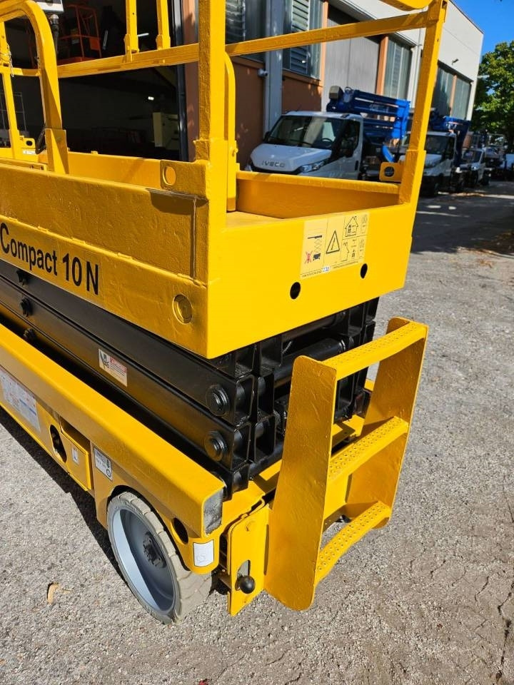 Haulotte Compact 10 N - Scissor lift: picture 4 Haulotte Compact 10 N - Scissor lift: picture 4