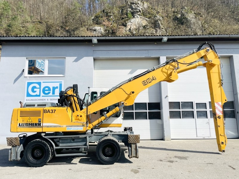 Liebherr A904 (3758) - Waste/ Industry handler: picture 2 Liebherr A904 (3758) - Waste/ Industry handler: picture 2