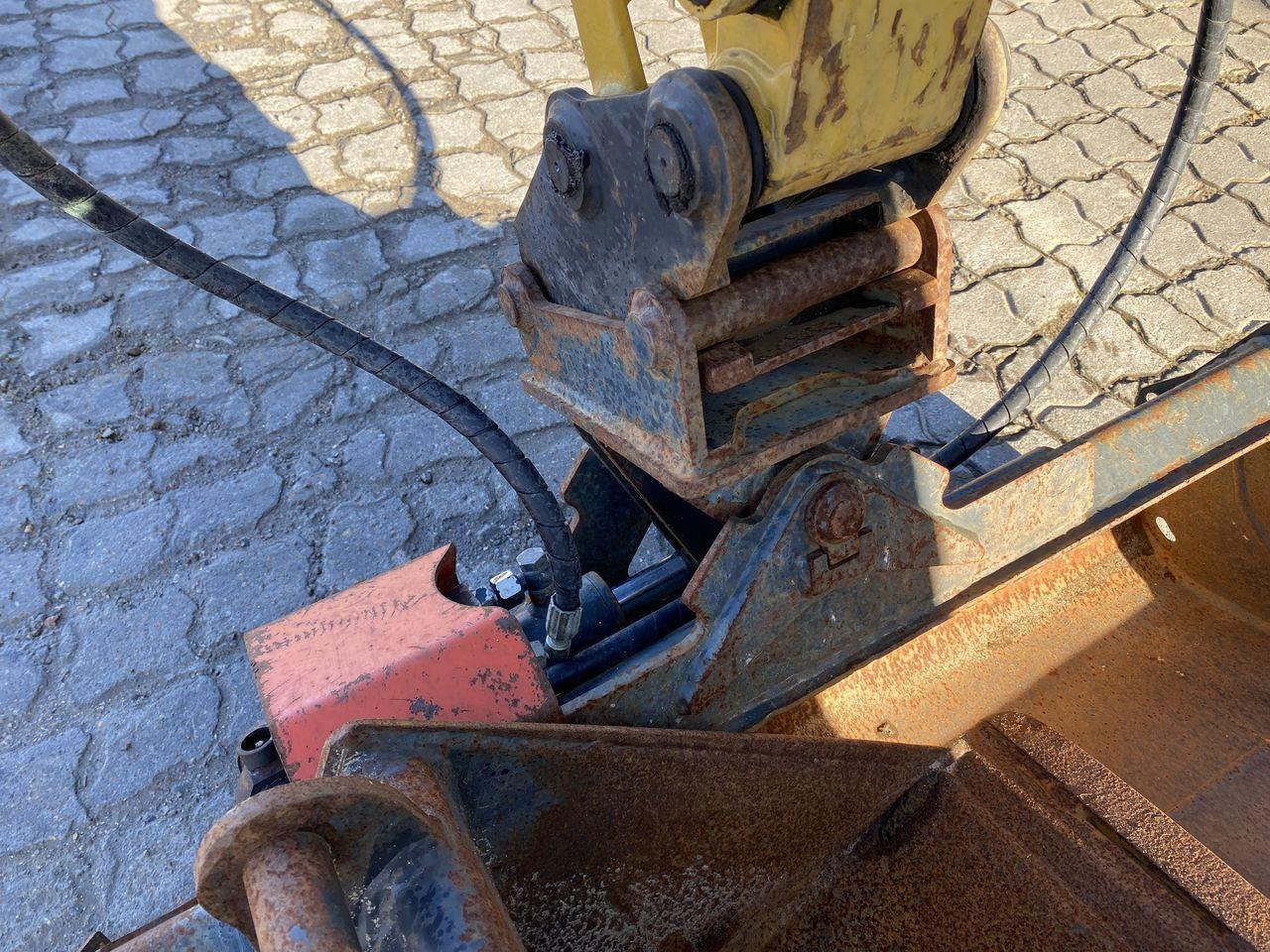 Mini excavator Komatsu PC16R-3HS: picture 9