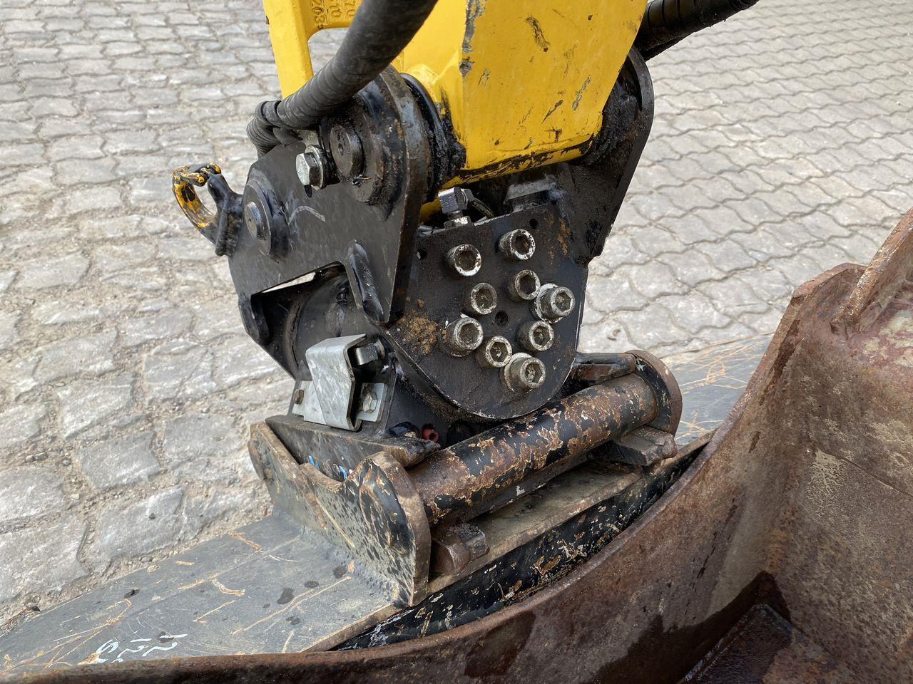 Mini excavator Komatsu PC24MR-5: picture 12