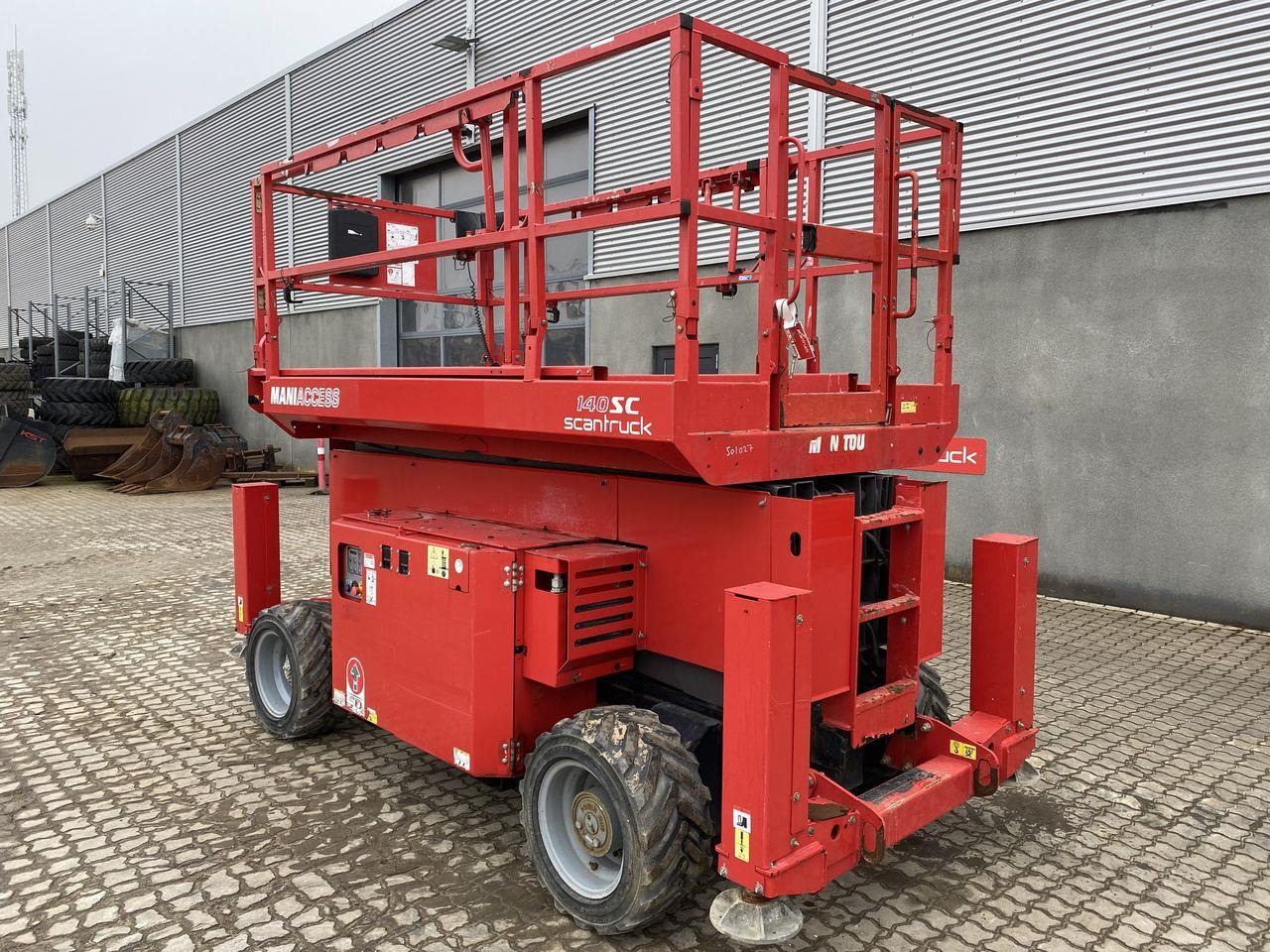 Manitou 140SC - Scissor lift: picture 2 Manitou 140SC - Scissor lift: picture 2