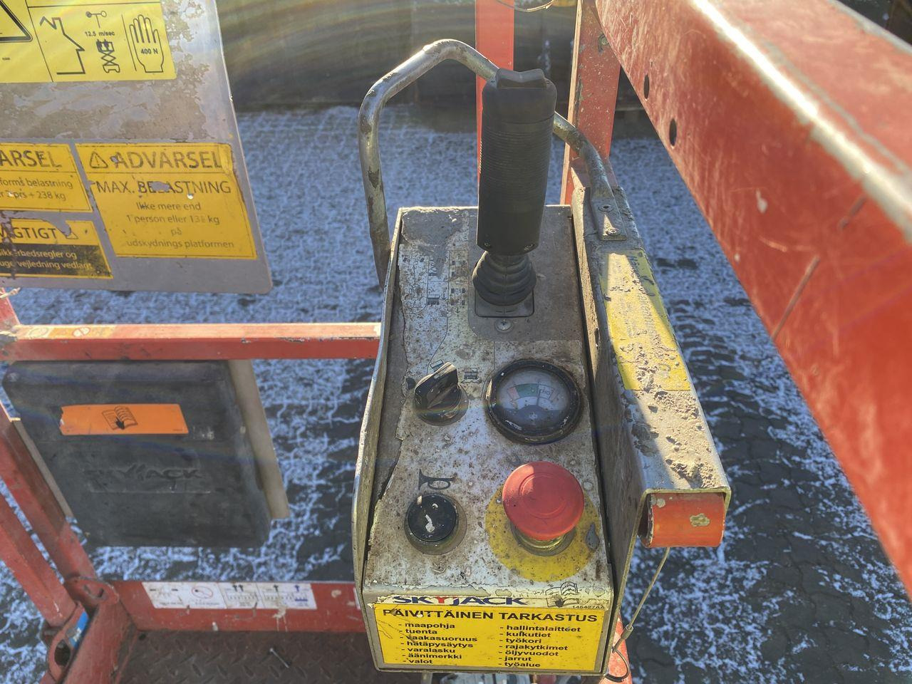 Skyjack SJ3220 - Scissor lift: picture 3 Skyjack SJ3220 - Scissor lift: picture 3