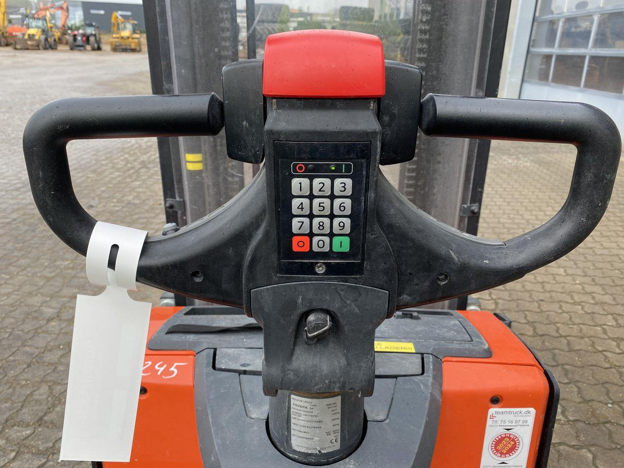 Toyota BT Staxio - Warehouse equipment: picture 4 Toyota BT Staxio - Warehouse equipment: picture 4