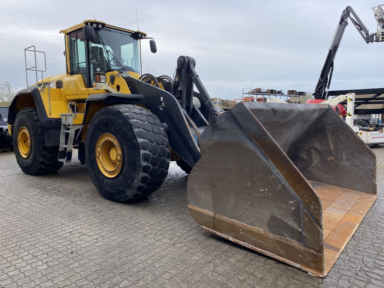 Volvo L220G - Wheel loader: picture 5 Volvo L220G - Wheel loader: picture 5