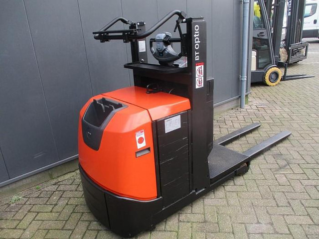 Toyota OSE 100W - Order picker: picture 3 Toyota OSE 100W - Order picker: picture 3