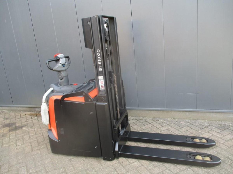 Toyota SPE 200D - Stacker: picture 3 Toyota SPE 200D - Stacker: picture 3
